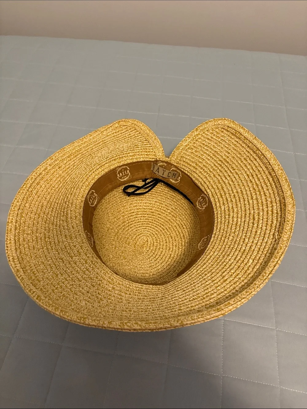 Women’s straw  sun hat with tan bow. Great for the beach.